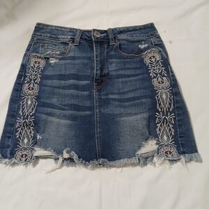 Amrican‎ Eagle Embroidered Denim Skirt